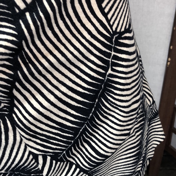 Ann Taylor lined pencil skirt Sz 4 navy and cream palm leaf pattern/ zipper - Picture 5 of 12